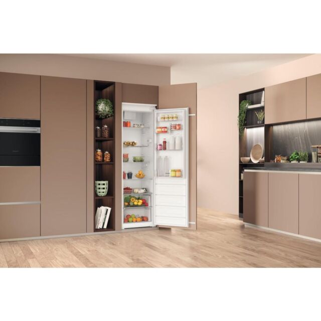 Hotpoint HTSD18A011A1 Integrated Fridge