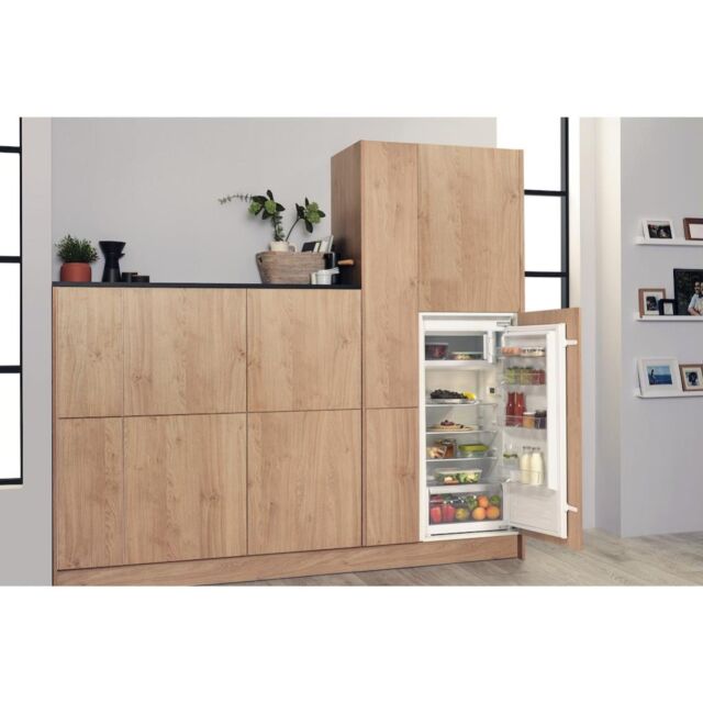 Hotpoint integrated fridge: inox
